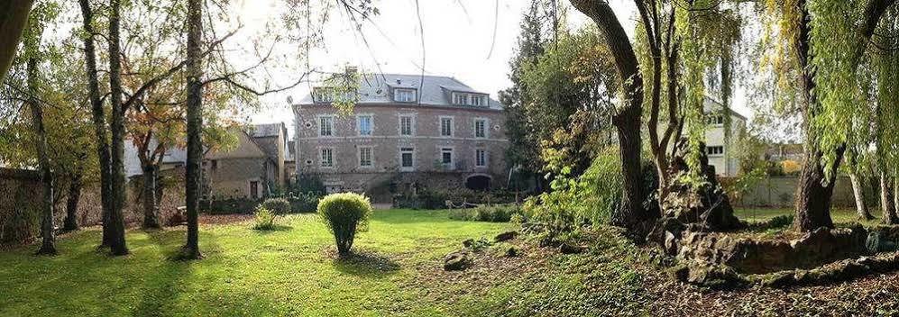Logis - Auberge De L'Abbaye Thiron-Gardais Exterior foto